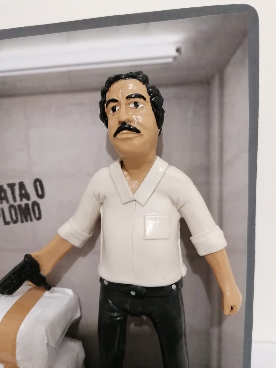 sfiammati's tweet photo. Pablo.

#handmade #ActionFigure #pabloescobar #plataoplomo #Colombia #Narcos https://t.co/eyti49Pa6x