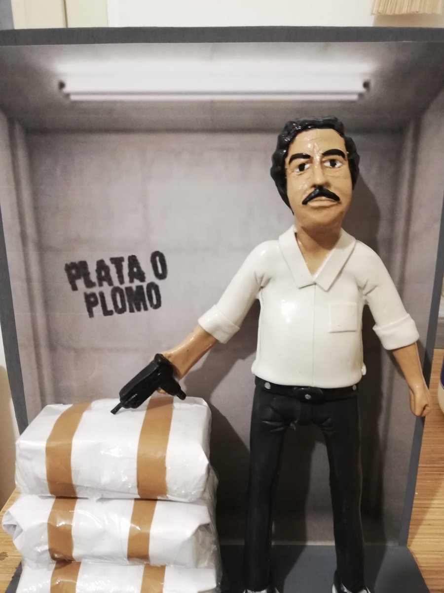 sfiammati's tweet photo. Pablo.

#handmade #ActionFigure #pabloescobar #plataoplomo #Colombia #Narcos https://t.co/eyti49Pa6x