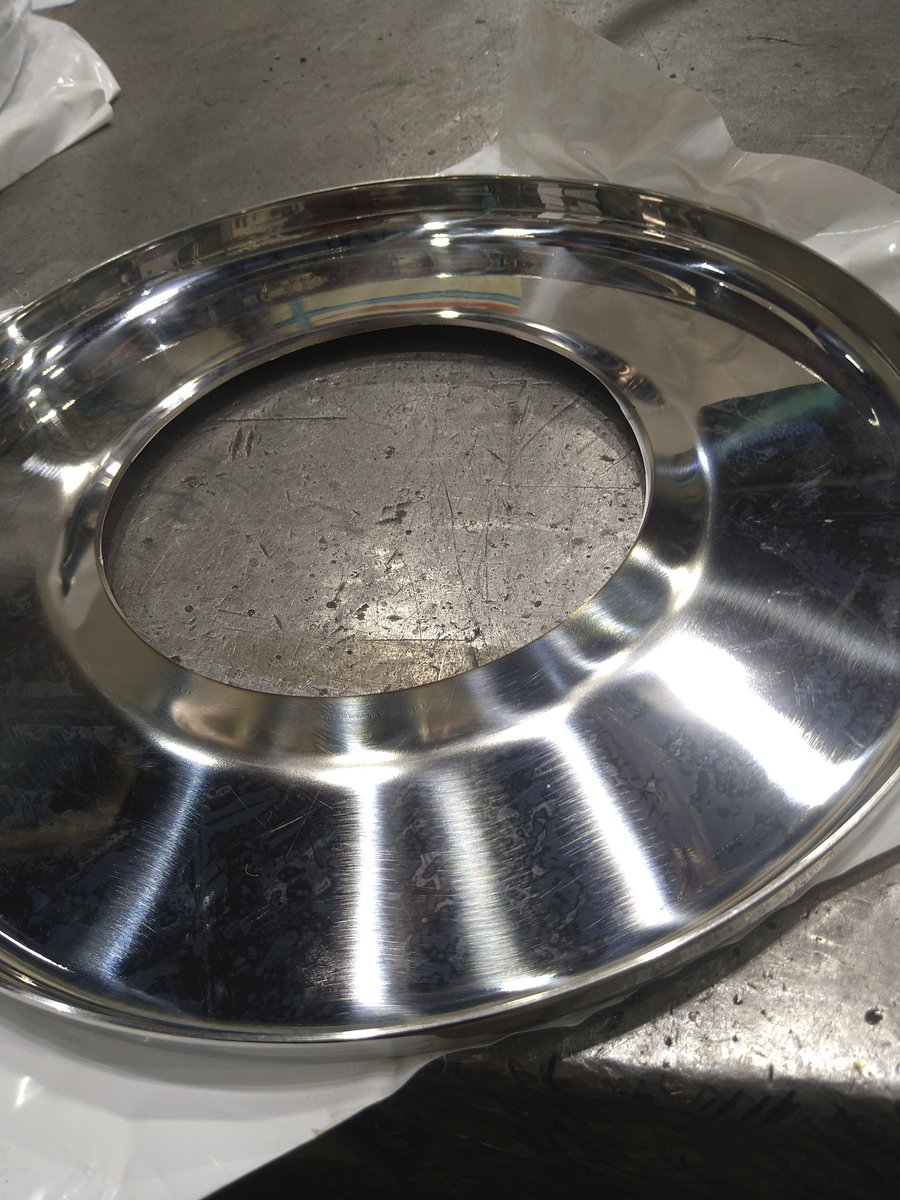 datisan_to_koha's tweet photo. 拙いお手製治具で、絞り加工。💦
#ステンレス
#溶接
#TIG
#板金曲げ加工
#お手製治具
#ヘラ押し
#追加工
#とある町工場の日常 https://t.co/RqWRC2xMFc