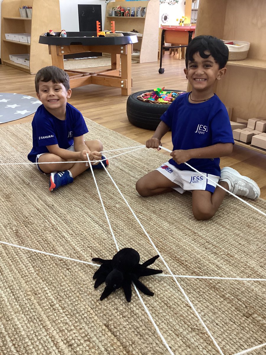JESSjumeirahFS1's tweet photo. Team work makes the dream work! Working together to make a spiders web🕸🕷#JESSJumLearning #JESSJumCollaboration #EYFS https://t.co/Vs621ftWa0