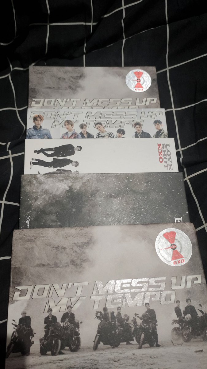jsuhdnaapermmoo's tweet photo. Aku jual ls exo ver 2 banting harga free album dan printilan dri aku ✨
#lsexo #lightstickexo #lsmurah https://t.co/HRi8QaMMvC