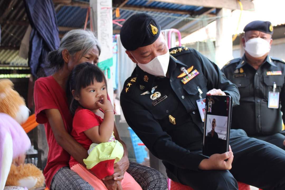sbr22Army's tweet photo. เยี่ยมบ้าน และครอบครัวทหารใหม่ ฝากความห่วงใยจาก กองทัพบกสู่ครอบครัวของน้องเล็กของกองทัพบก

#น้องคนเล็ก
#ครอบครัวทหาร
#bootcamp65
#กองพันส่งกำลังและบริการที่22 https://t.co/uVUexhoyWN