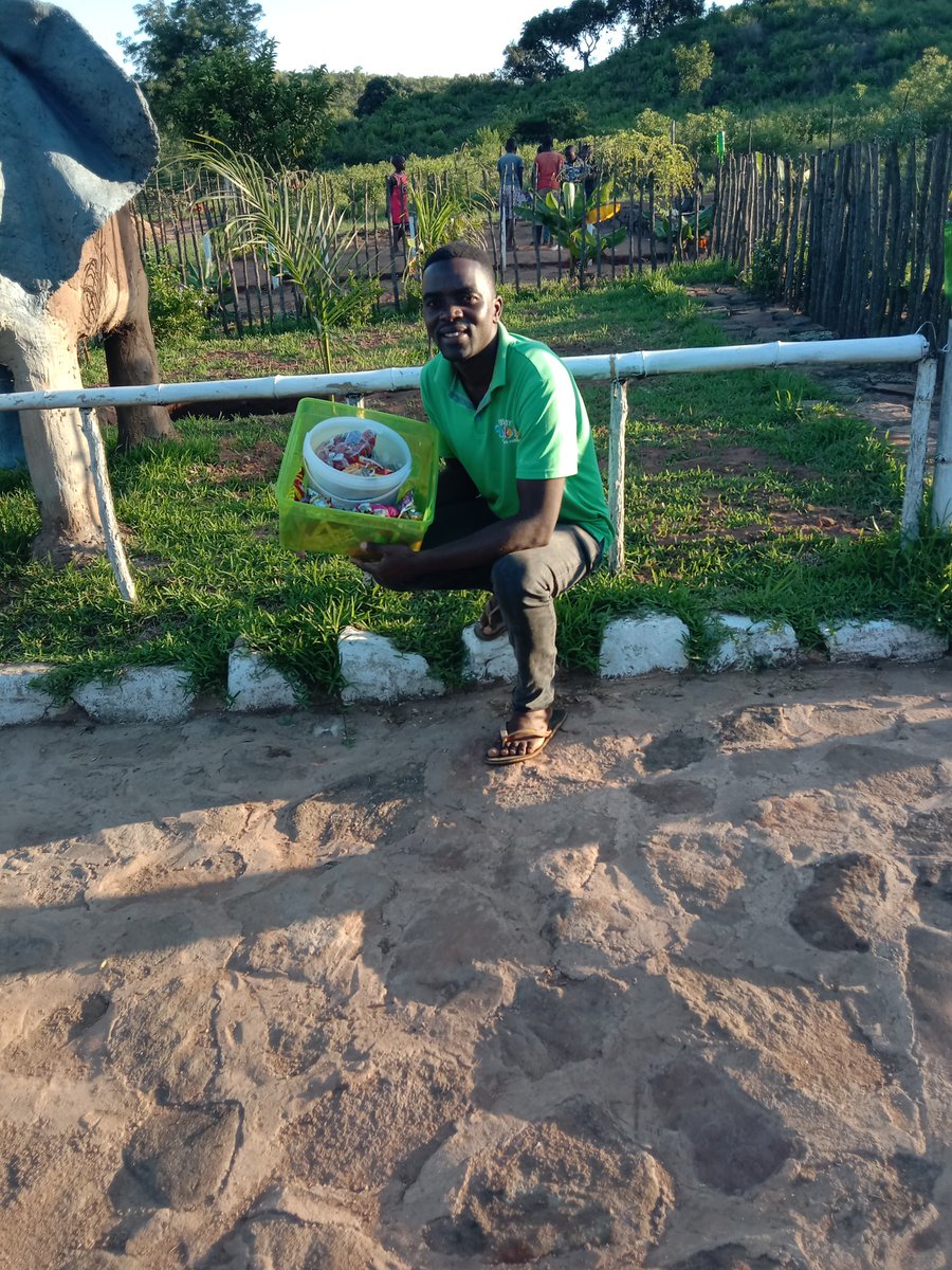 Trevor_sidogi's tweet photo. Atleast I make this money in 3 days, children they love trampoline and table soccer,I'm also selling snacks

DZULIEco-Park 🌳 is growing 🙏🏾🙌🏾♥️ https://t.co/j5uPlKd6qs
