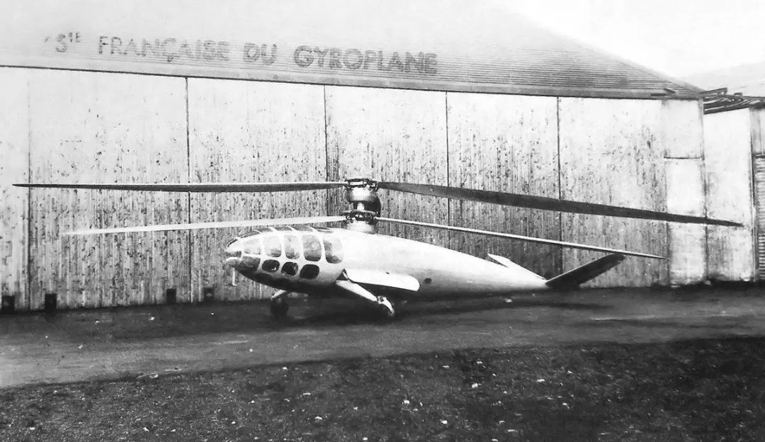 EnglishMow's tweet photo. 1939 Dorand G20 was a French submarine-launched aircraft. One of the gunners would stand on top of the bomb bay in a cupola located inside the rotor shaft. Unfortunately, Dorand G20 gyroplane project couldn't attract enough funding to fly. #Dorand #DorandG20 #gyroplane #avia https://t.co/9qoutNjO80