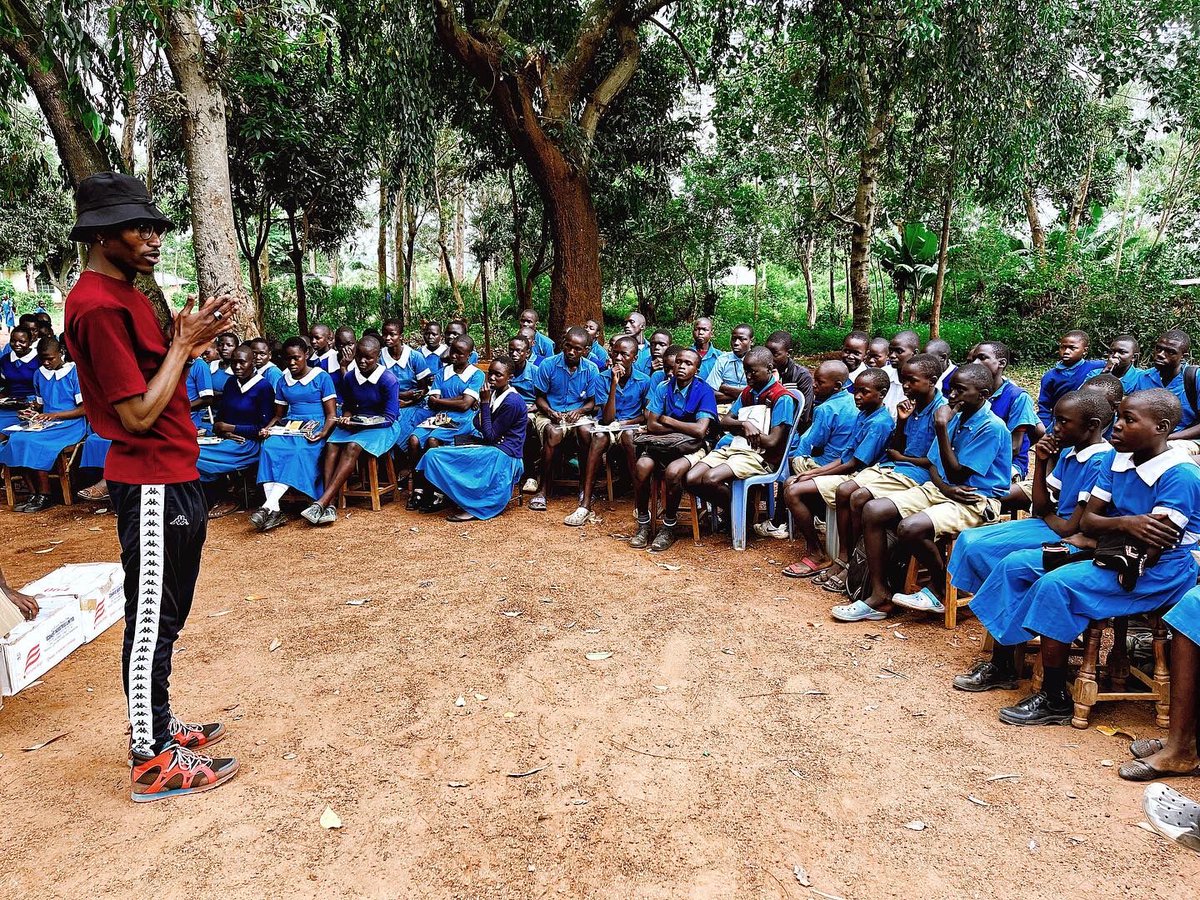 Aaachayo's tweet photo. When octopizzo speaks, everyone is all ears #NuAfrika #DON https://t.co/CFJMplUBdC