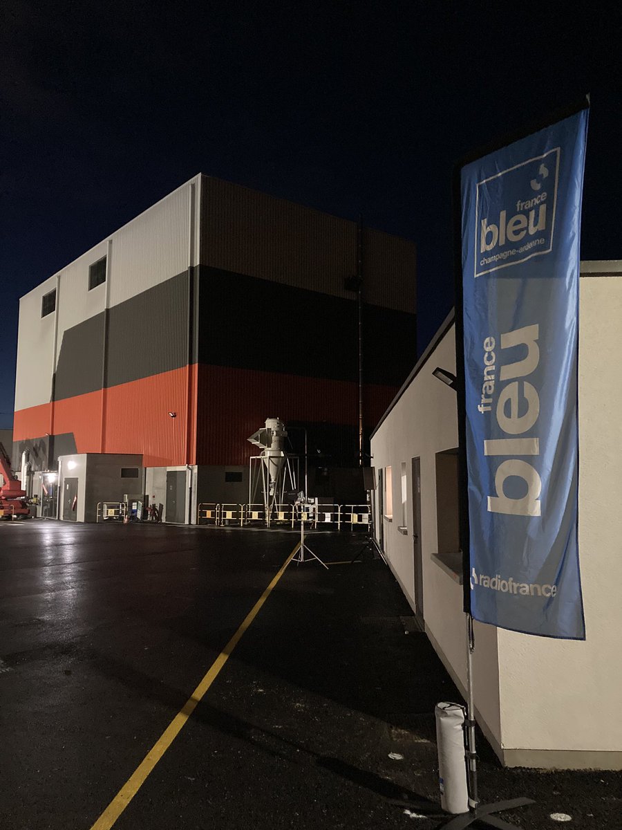 De l’énergie très tôt ce matin sur la chaufferie du Grand Reims exploitée par <a href="/ENGIEsolutions/">ENGIE Solutions</a> grâce au 6-9 de @fbleuchampagne délocalisé pour une matinale spéciale 😊 ! 100% pédagogie sur cette production de chaleur vertueuse au service des rémois 🌱