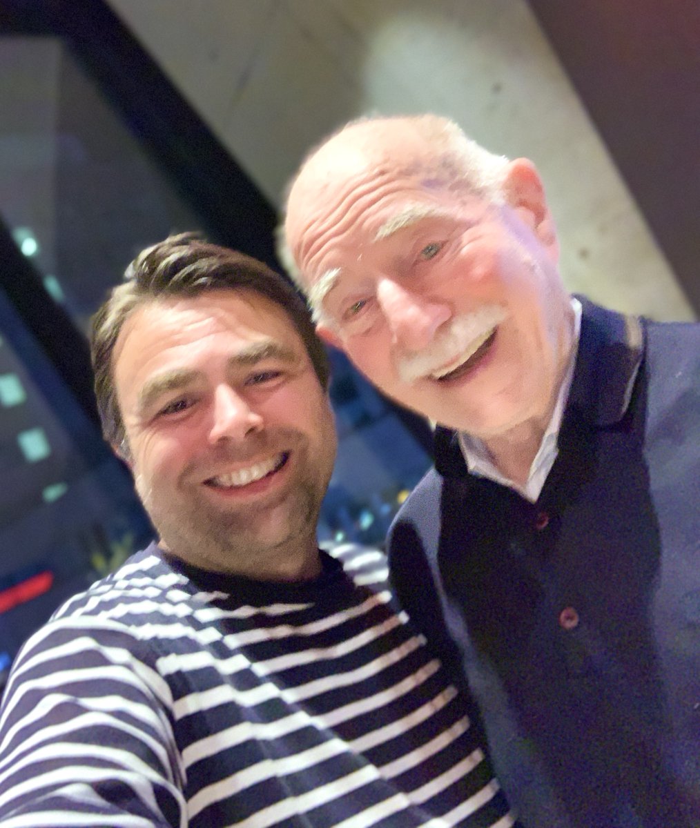 scudetto's tweet photo. 🙏 Ein äußerst unterhaltsamer #Fußballquizabend (Dank an alle!) mit Pfeffer drin &amp; einem wunderbaren, lebhaften und emotionalen Stargast des Abends: Werner #Hansch. Fußball im Ruhrgebiet, wie er sein soll: direkt, nahbar und herzlich. Danke. Glück auf! 😘⚽️👍 @fussballmuseum https://t.co/fONZG6Gdhs