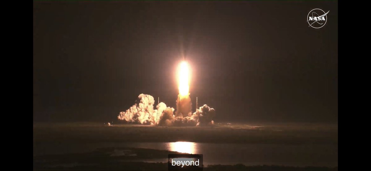 ApuntesCiencia's tweet image. Hoy es un día histórico para la exploración espacial. El cohete #SLS de @NASA_es ha despegado hace unos minutos para llevar a cabo la misión #Artemis1, la primera del programa #Artemisa con el que la humanidad volverá a la #Luna 🚀 🌖