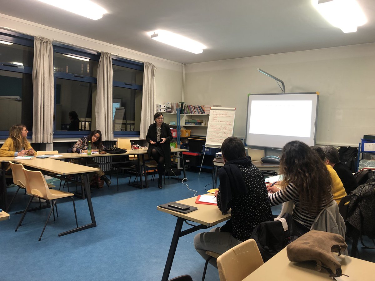 « Notre école, faisons-la ensemble » Deuxième réunion avec les directrices/directeurs de la circonscription. Discussions, échanges entre pairs autour de projets en faveur de la réussite de nos élèves. <a href="/DSDEN55/">DSDEN55</a>