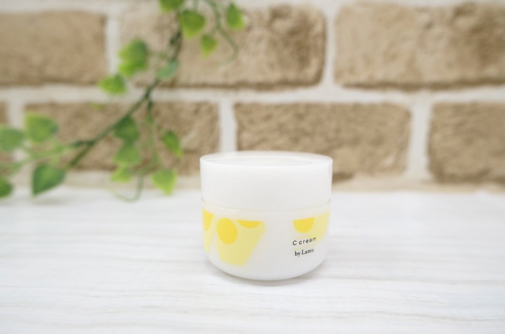Lamu_cosme's tweet photo. 大人気のVCシリーズにクリームが誕生しました🍋
美容成分が豊富に含まれるビタミンCを、肌に届きやすい誘導体にして配合しました✨
肌のハリやキメを整えて、透明感あふれる素肌へ…!
https://t.co/lN7tCKzq6i
#lamu #ラミュー #Ccream #Cクリーム #乳液 #フェイスクリーム #ビタミン #ビタミンC https://t.co/DIzk6op7Nb