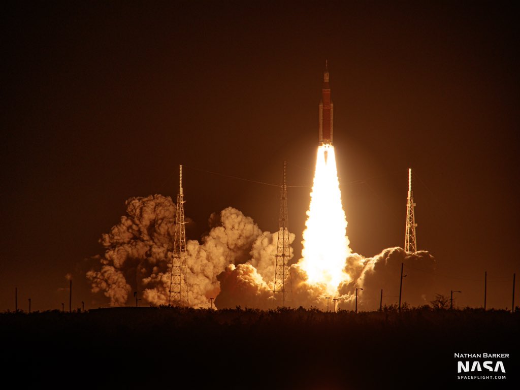 Fhqsd0_XoAM5BXX?format=jpg&name=medium