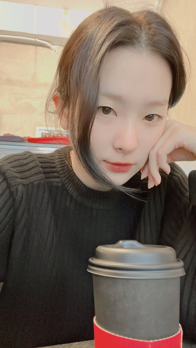 seulgi and yeri bbl selfies today 💛💜