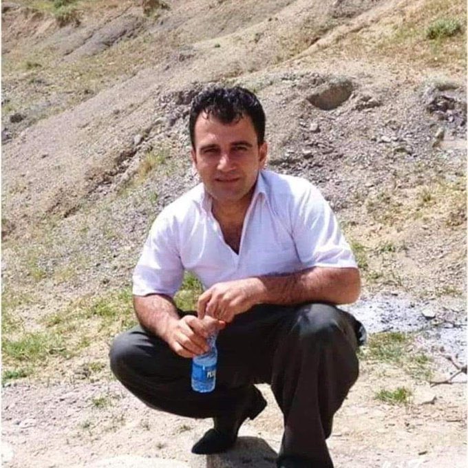 #جبار_تجاره ۳۸ ساله پدر سه فرزند اهل #جوانرود در روز ۲۵ آبان ۹۸ توسط رژیم کشته شد.
#مهسا_امینی