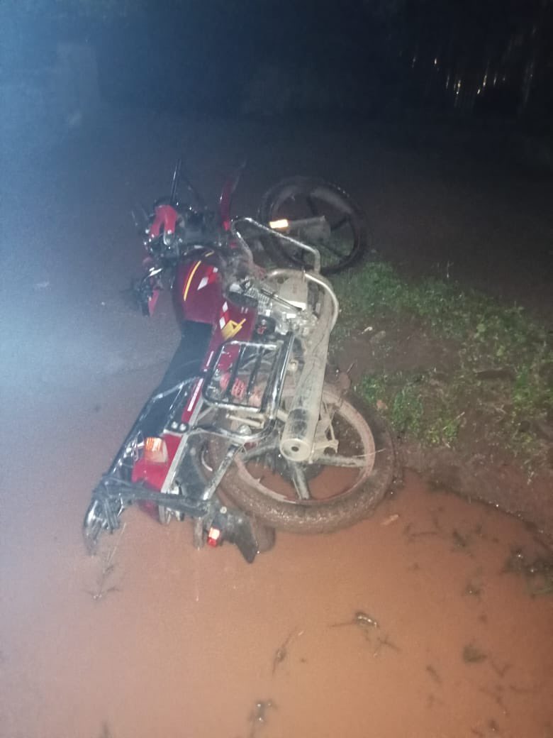 ARMED ROBBER FATALLY WOUNDED AS POLICE INTENSIFY CRACKDOWN ON CRIMINAL GANGS 

An armed thug was shot dead last night in Thika town and mobile phones suspected to have been stolen from innocent victims recovered, as police intensify a crackdown against criminals &amp; criminal gangs.