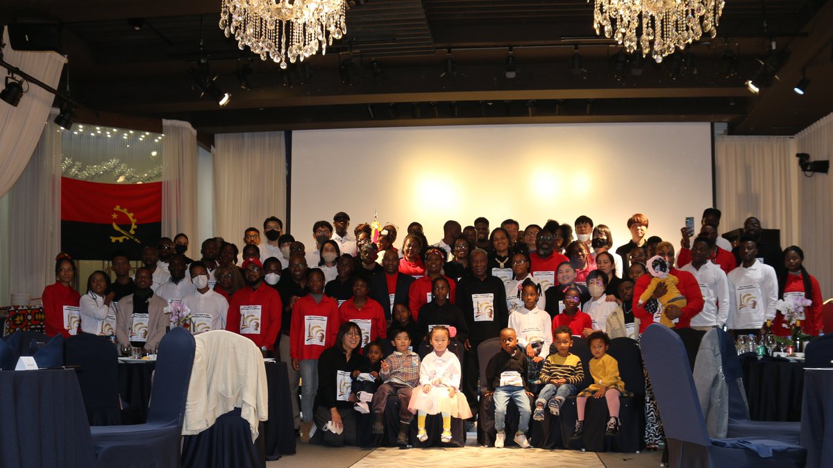 The ceremony related to the 47th anniversary of the Angola National Independence, promoted on November 12th, 2022, by the Embassy of Angola in Korea, had the Centenary of Agostinho Neto on its background, so all participants wore T-shirts with the official logo of the ephemeris.