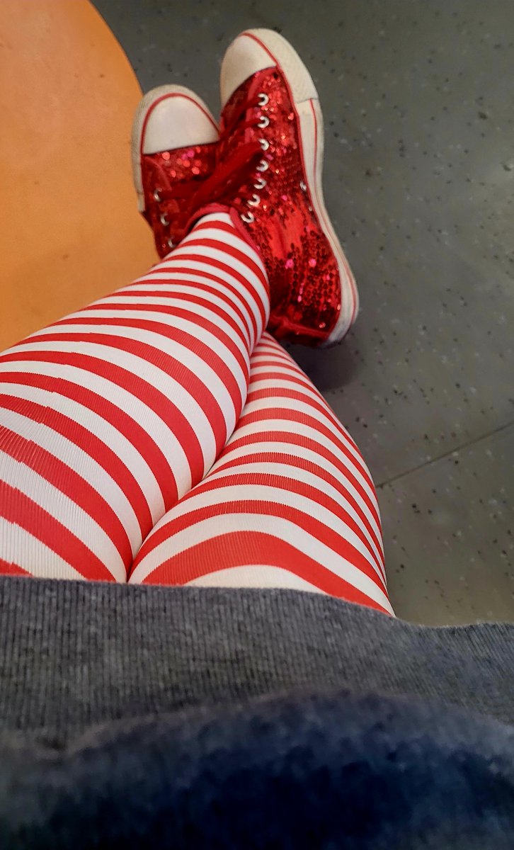 MrsStoffregen's tweet photo. Don't make me drop a house on you!
#teamsnagtights #candycane #happytowork #teachingELAisfun #tlapGer
#sbahnfubo https://t.co/lkLQuG7YI2