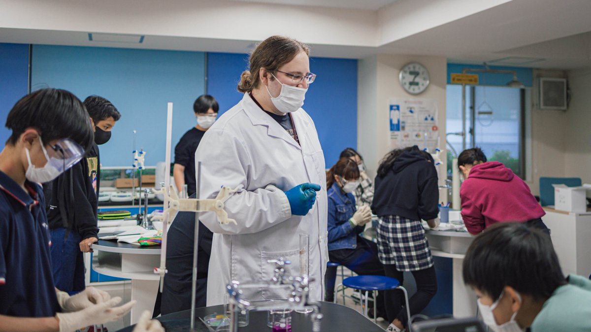 HorizonJapanIS's tweet image. Lab work is an integral part of the chemistry experience. It allows students to explore chemical concepts, view changes in matter, and acquire scientific skills in an atmosphere that mimics a professional scientific environment.