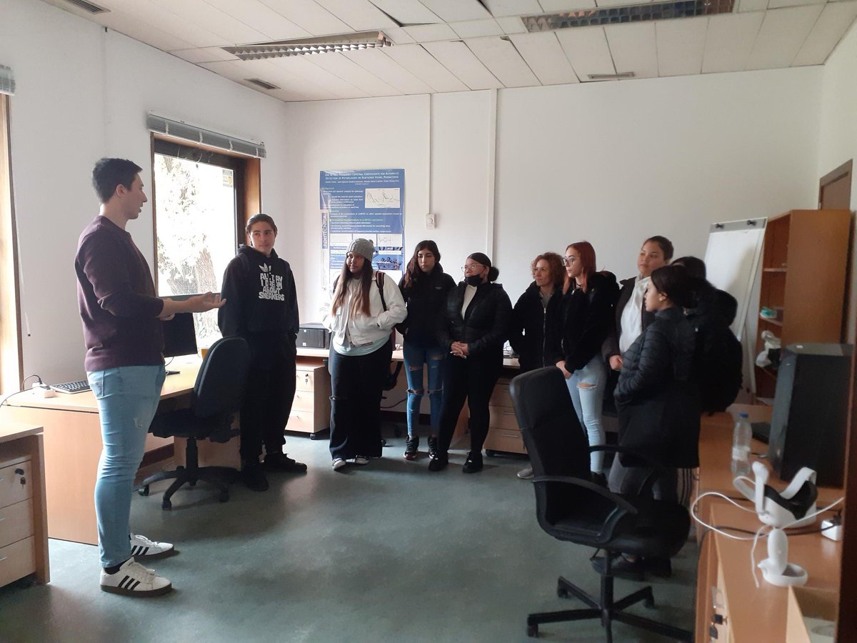 Hoy estamos celebrando la Semana de la Ciencia en el CITSEM con nuestros talleres: "Experiencia con gafas de realidad virtual" y "Juegos serios de rehabilitación" !Gracias a todos los participantes!
#semanadelaciencia #UPM