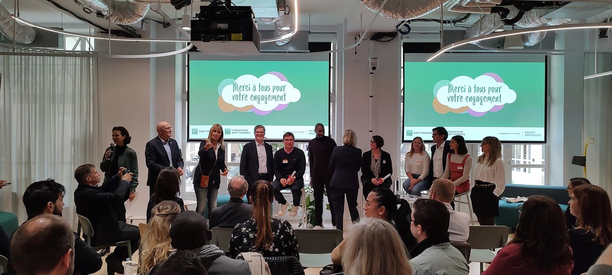 CarelleAlex's tweet photo. 🔊 En 16 ans, le #ProjetBanlieues de @BNPParibas ce sont + de 140.000 bénéficiaires à travers 355 associations soutenues par @FondationBNPP grâce aux équipes #BCEF et aux bénévoles #BCS 👏 Un grand bravo aux 3 #CoupdeCoeur 2022 @dropdebeton @CreativeVintag1 et #TousEnMer ! 🏈🧶⛵ https://t.co/dDqrXTeUGq