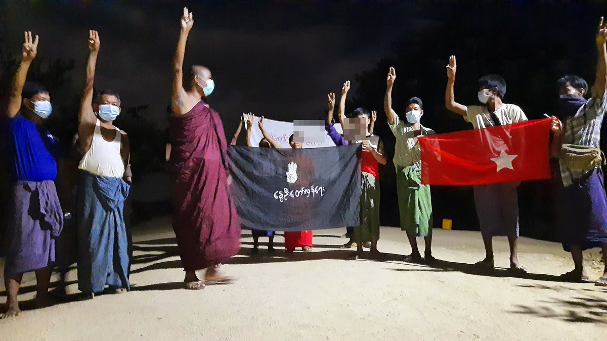 Wamtha2021's tweet photo. အကြမ်းဖက်စစ်အာဏာရှင်ကိုနေ့စဥ်တော်လှန်နေတဲ့ အသံမတိတ် အလံမလိပ်တဲ့ ပြည်/ခွန်သပိတ်...

#WarCrimesOfJunta 
#HelpMyanmarIDPs #WhatsHappeningInMyanmar 
#Nov16Coup

#အရေးတော်ပုံအောင်ရမည် 

#အဂ္ဂဝံသ https://t.co/3kq3FfV1q9