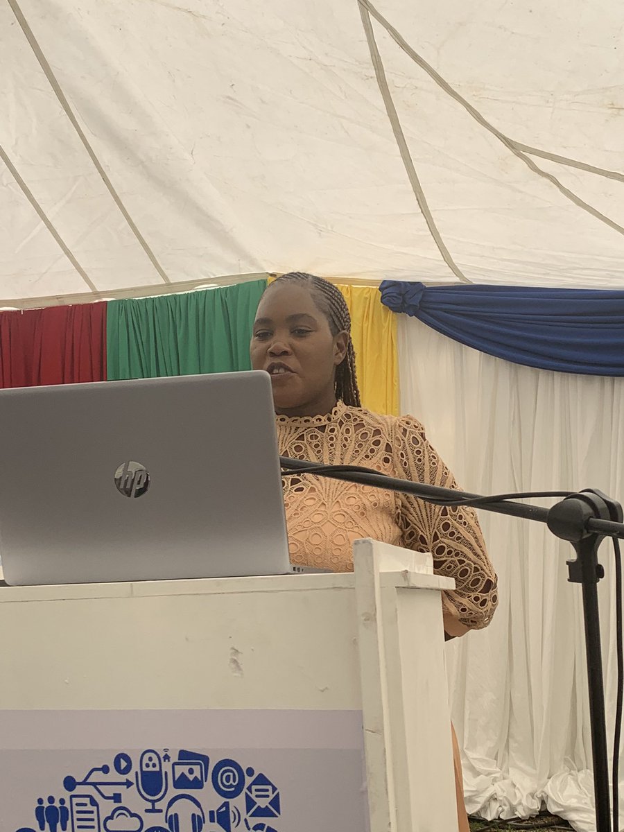 citezw's tweet photo. Presenting on Gendered disinformation, fake news and women is politics, @sanesibanda a lecturer at the Lupane State University speaks on how gendered disinformation is spread on social media platforms.
#Asakhe
#JournalismEducation
#JournalismExcellence
#FutureJournalism https://t.co/pJoP3WhPSh