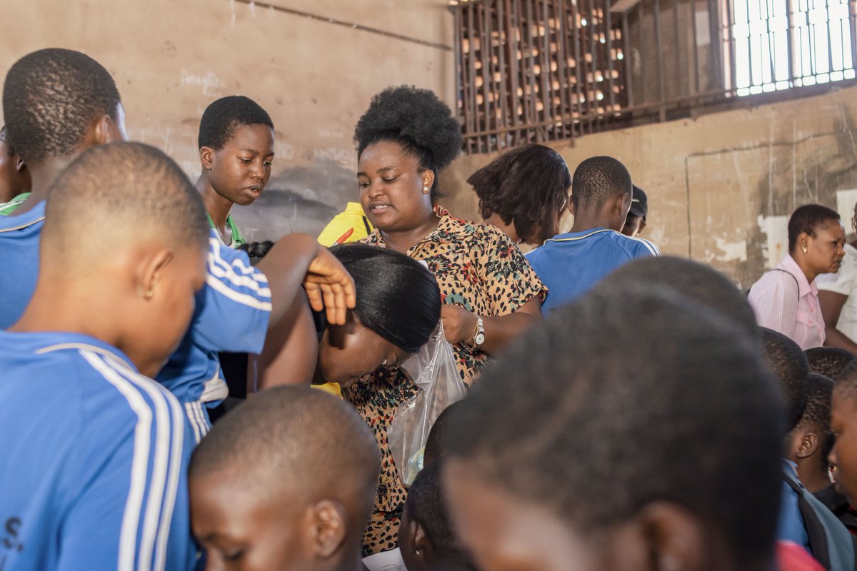 ellachosen's tweet photo. Hurray,#project5000 tagged breaking the bias surrounding #menstrualstigma was a huge success. Thank you to the management of Transekulu girls secondary Enugu and our amazing partners 
@SharingLifeAfrica, @UNIONBANK_NG  @TownCrierAfrica thank you❤️
#reuseablepad
#mensmentalhealth https://t.co/iyLHYqSkLK