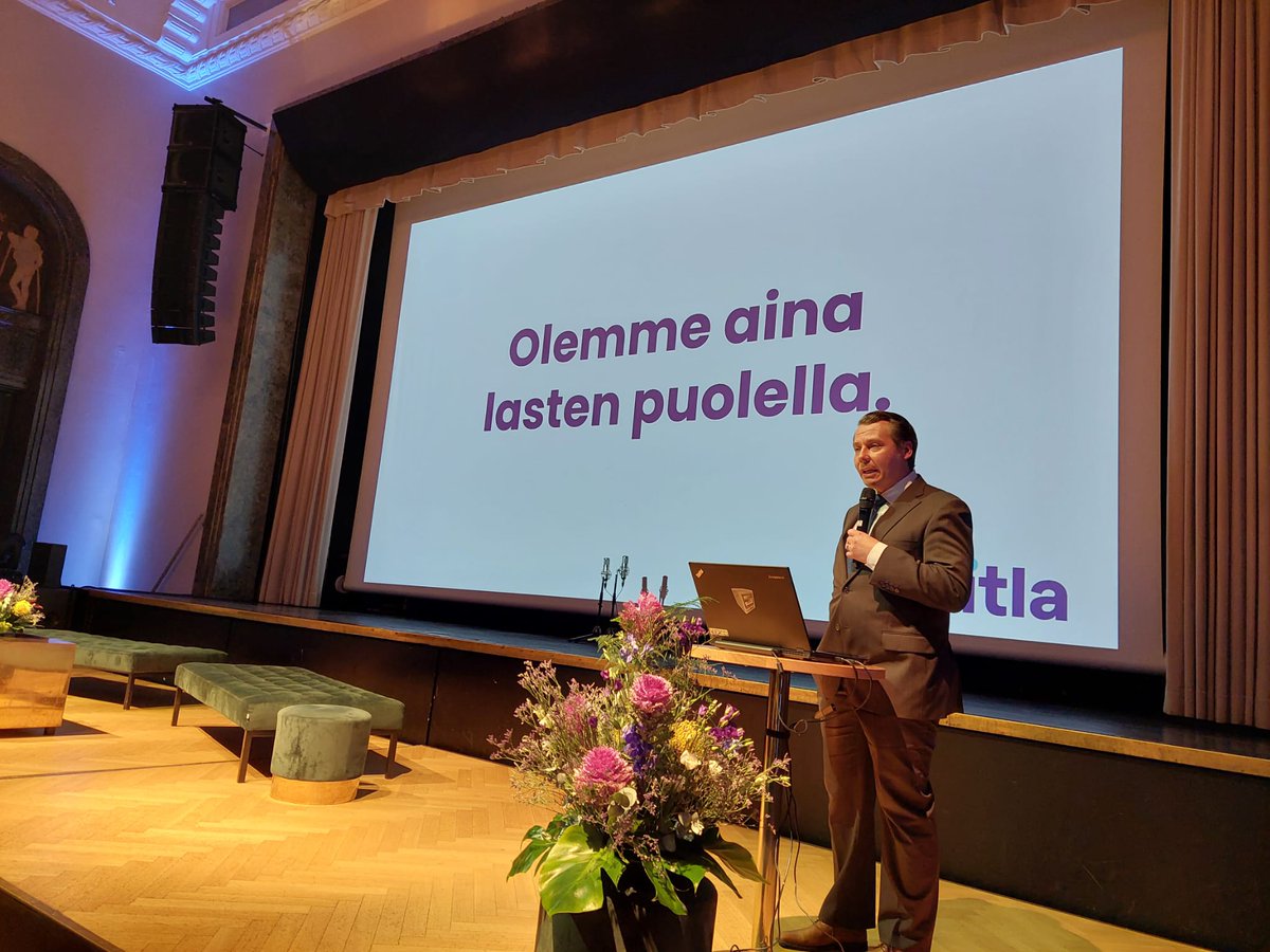 Olipa hieno päivä eilen! Musiikkia, oivia puheenvuoroja ja hyvää keskustelua!  35-vuotisjuhlassa julkistettiin myös Itlan uusi strategia ja visio: Olemme aina lasten puolella.
Yksinkertaista. Mutta pitää sisällään paljon.
#Itla35 #TulevaisuudenKuvia