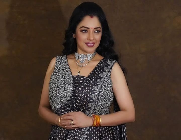 Divyank24027678's tweet photo. List of Indian Actress who comes from small twon and now are rulling Indian Television industry 📺👑💥
Most popular face
Most beautiful Divas
#DivyankaTripathi
#ShivangiJoshi
#TejasswiPrakash
#RupaliGanguly
#HinaKhan
#Bollywood #BiggBoss #Shivhare #PriyankaChacharChoudhary https://t.co/Gkcyh97chP