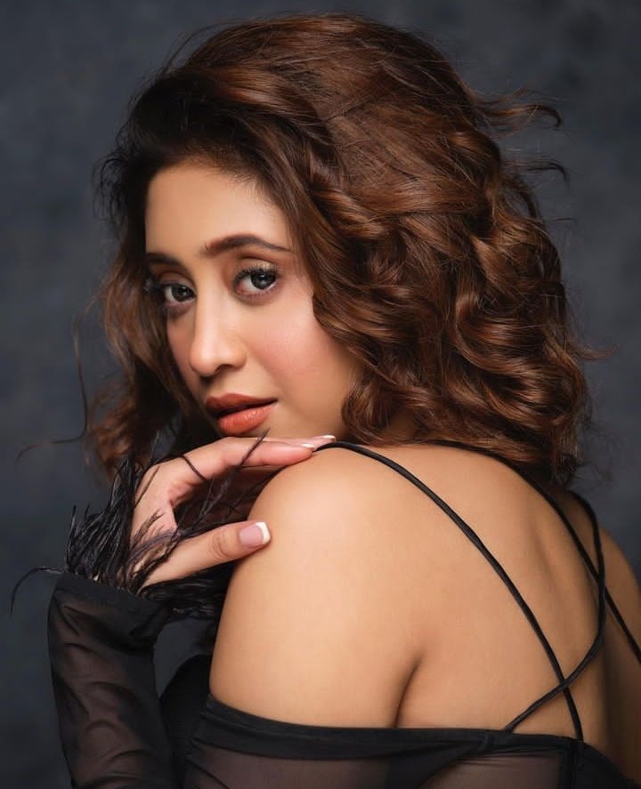 Divyank24027678's tweet photo. List of Indian Actress who comes from small twon and now are rulling Indian Television industry 📺👑💥
Most popular face
Most beautiful Divas
#DivyankaTripathi
#ShivangiJoshi
#TejasswiPrakash
#RupaliGanguly
#HinaKhan
#Bollywood #BiggBoss #Shivhare #PriyankaChacharChoudhary https://t.co/Gkcyh97chP