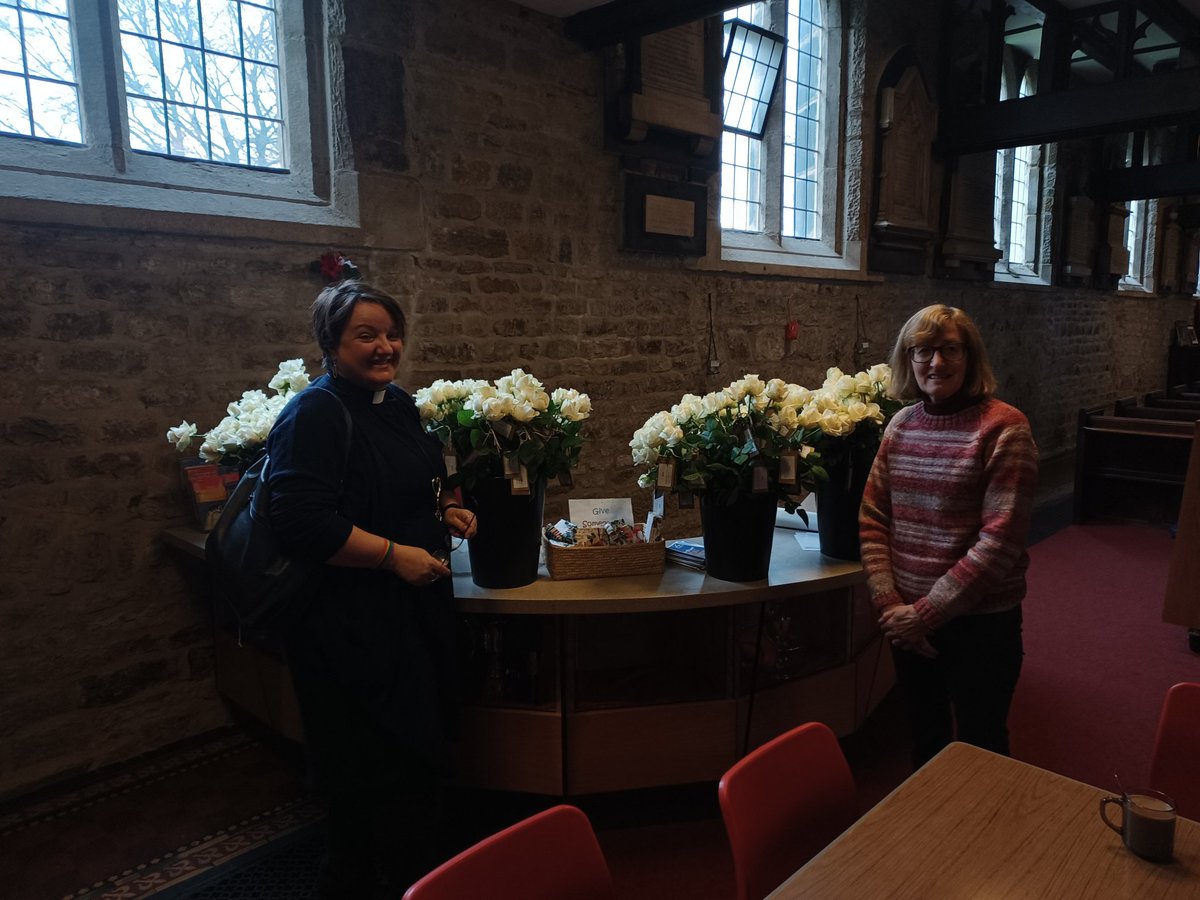 KirkleesCI's tweet photo. Roses being prepared at St. Peter's Church in Huddersfield as part of Roses for peace event in Huddersfield. @nkif #ifweek @rachelfirth https://t.co/UHrtops4mP