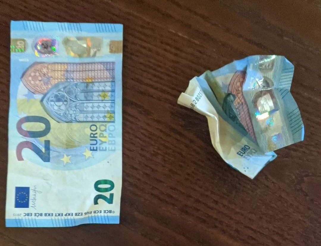 Mick_Finnegan's tweet photo. For anyone out there having a shit time. Here are 2 €20 notes. The one on the right has seen better days and sometimes can be a complete mess. The one on the left is immaculate. Is the one on the right worth less than what's on the left? Know your worth https://t.co/y6VKGq8v9b