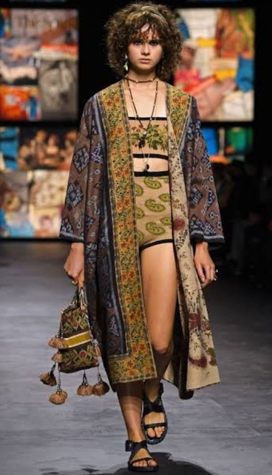 SahabatSaber's tweet photo. Kampret ini kudet...
Dia g tau kalo Dior, Louis Vuitton pernah menggunakan endek Bali sebagai salah satu koleksinya. https://t.co/yqKvqtATsV
