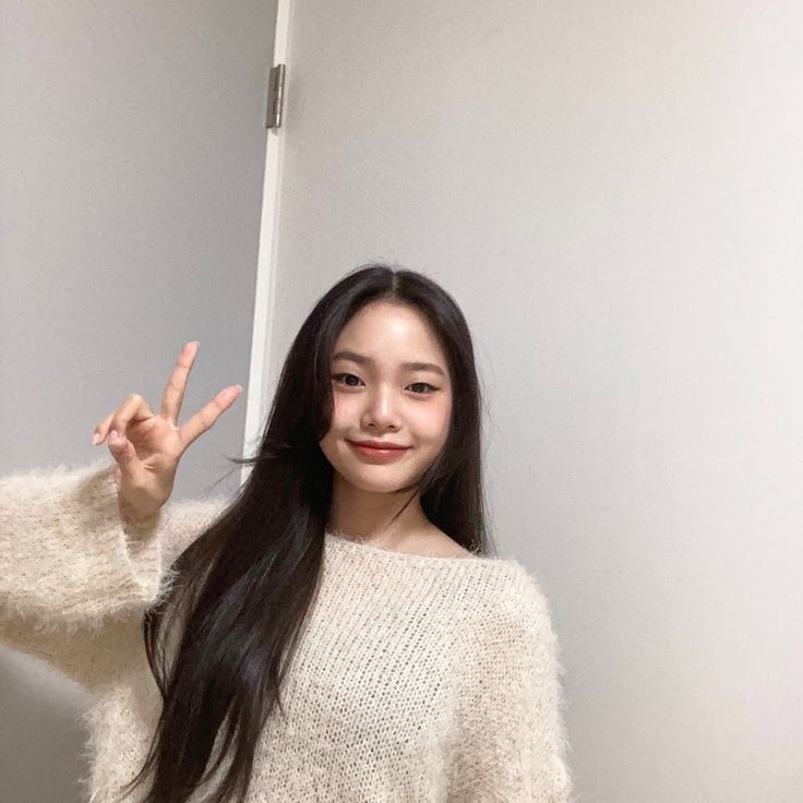 CLAXy_official's tweet photo. 내 데뷔 전 날 공개 😅😅
#BOEUN #CLAXy https://t.co/hhSJ62RXst