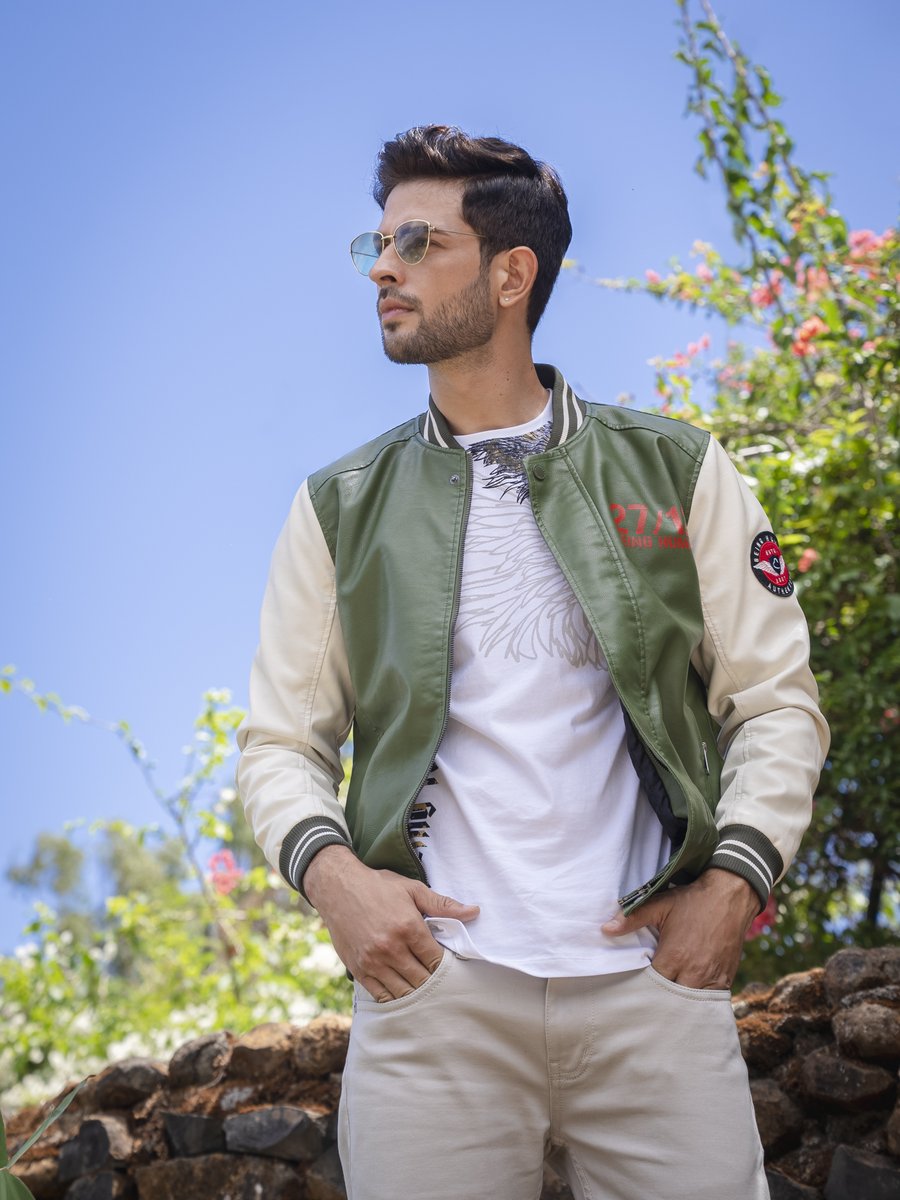 bebeinghuman's tweet photo. Keep out the cold!
#BeAllLove with our Winter essentials ft. #AutumnWinter collection!
Shop your favs at your nearest store or https://t.co/b2vfQu8gWu
#BeingHumanClothing #LoveCareShare
#BeingHumanIndia #MensFashion #ComfortClothing
#BHTribe https://t.co/iC4HRJMhGY