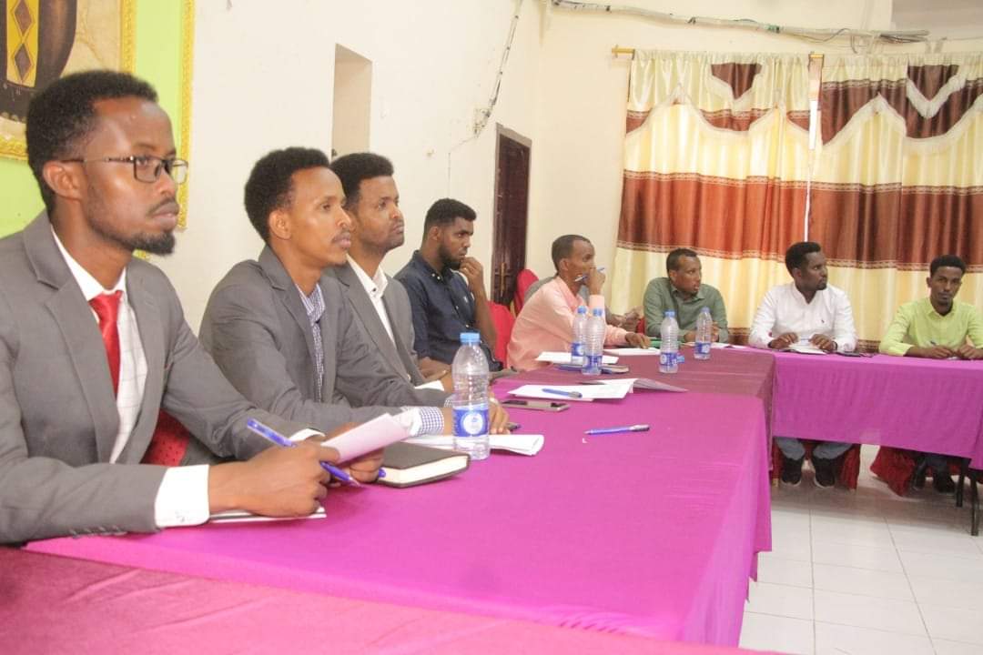 MoPICJubaland's tweet photo. Minister @HonAbdirahmanA of planning today officially launched 'developing strategies for the newly commissioned Jubaland ministries workshop' esp the 4 ministries that were established on May 2021.
1. Ministry of Petroleum
2. Min. of ICT
3. Min. of Humanitarian
4. Min. of Ports https://t.co/99jPOcYWQ0
