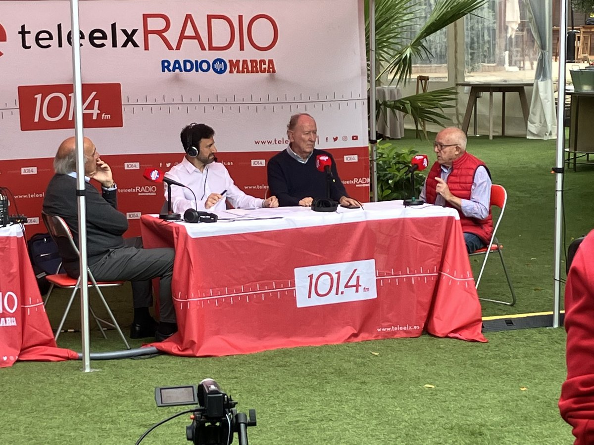 luisgimeno's tweet photo. Un honor para mí haber sido invitado por @TeleElx al evento ‘Especial Leyendas’ del Elche CF que tiene lugar hoy de 13:00 a 14:30 🤩🤩🤩

Nos reencontraremos con nuestro Embajador Mr. Crypto, el gran Nino 💪🏻💪🏻💪🏻

Muchas gracias a @PacoGomezGil y a Manuel Sola por el detallazo 💚 https://t.co/sNbE6mhg9J