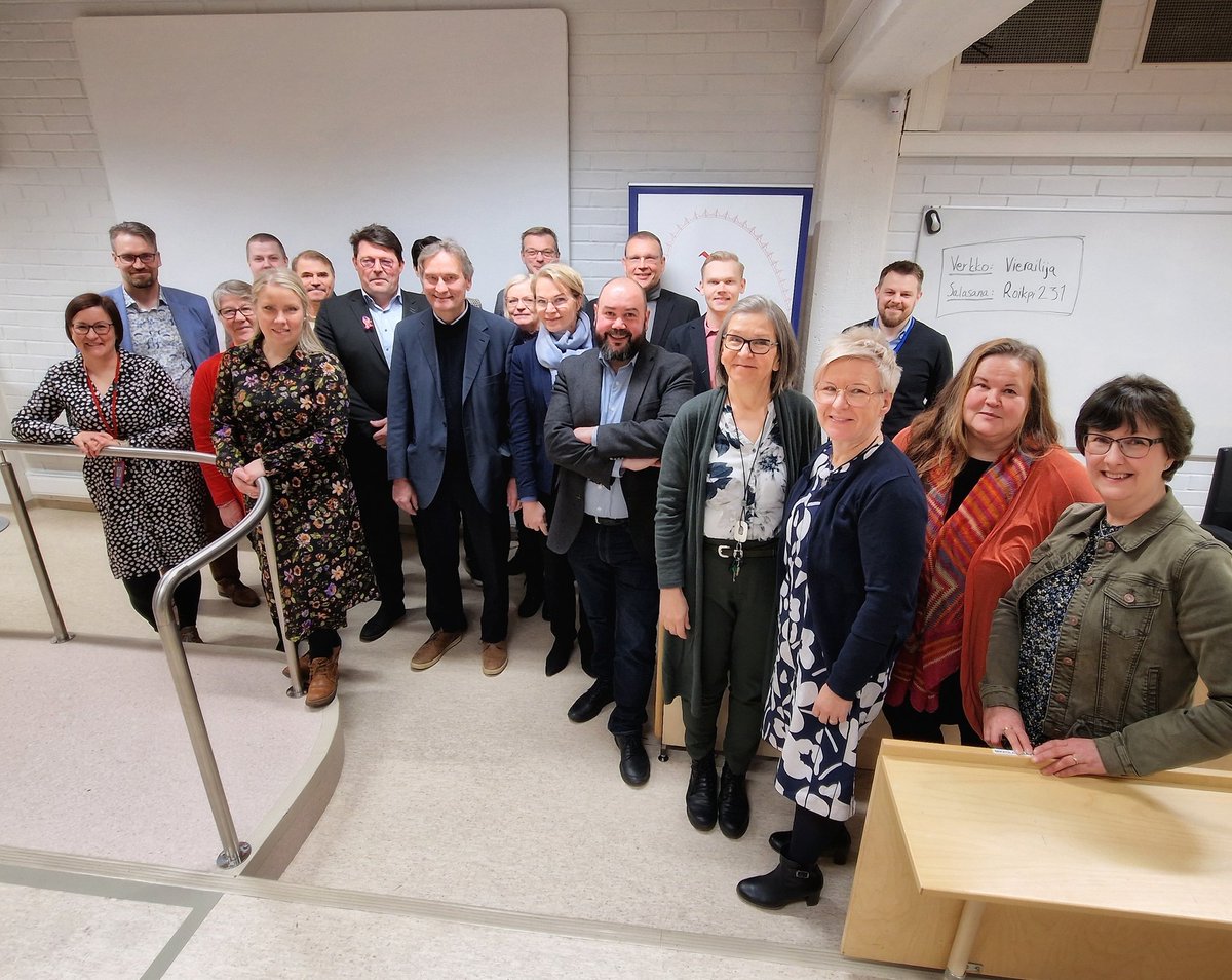 LapinLiitto's tweet photo. Tänään #seutukuntakierros'lla oltiin tulevaisuuden keskeisten haasteiden äärellä. Mistä löytyy osaajia avoimiin työpaikkoihin? Miten kriittisiin energiakysymyksiin vastataan? Minkälaisia ovat kuntien työ- ja elinvoimapalvelut 2027? Mukana @Roikaupunki ja @Kittilankunta 💪💪 https://t.co/a9X5bLcDX0