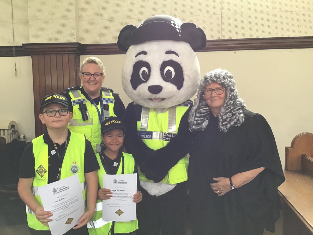 DallamPrimary's tweet photo. Our Mini police officers have been over at Warrington Police station to make their pledge (attestation) to do their best for the Dallam Community and Cheshire Police Force #cheshirepolice #pcpanda https://t.co/vKOe0HTE6L