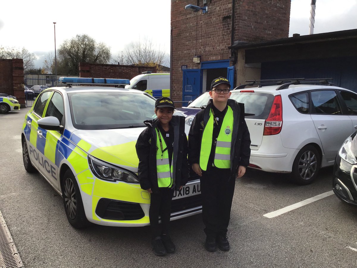 DallamPrimary's tweet photo. Our Mini police officers have been over at Warrington Police station to make their pledge (attestation) to do their best for the Dallam Community and Cheshire Police Force #cheshirepolice #pcpanda https://t.co/vKOe0HTE6L