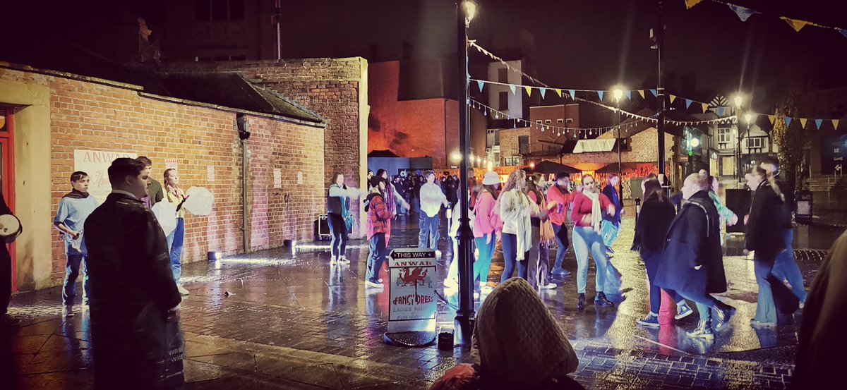 wrexhamcbc's tweet photo. Last night  #AProperOrdinaryMiracle happened in Wrexham as @NTWtweets turned the City Centre into a stage. Tickets are "Pay what you decide" and are selling out fast. More info below 👇👇👇
https://t.co/PEIM9WylF5 https://t.co/3thla7YjC1