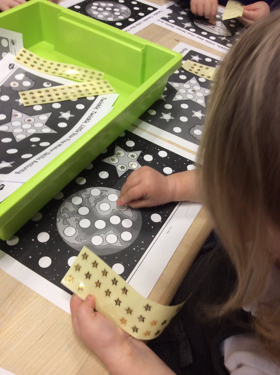 GarswoodNursery's tweet photo. More enhanced provision, peeling and sticking stickers onto our star sheets. Lots of hand strengthening and working on the pincer action to hold pencils. @GarswoodPrimary #readytowrite #Pincer https://t.co/3etW7igvJQ