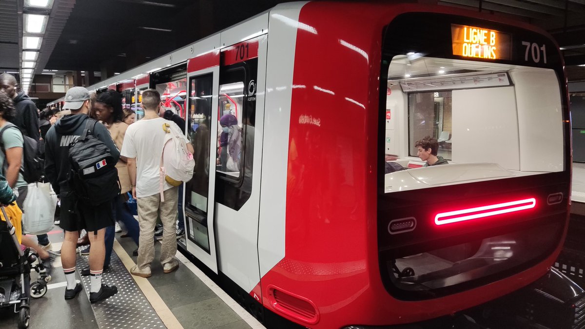 [FLASH INFO] Suite aux nombreuses pannes du métro B, les TCL ne feront désormais des annonces que lorsqu'il fonctionnera. #ligneB #tcl #lyon