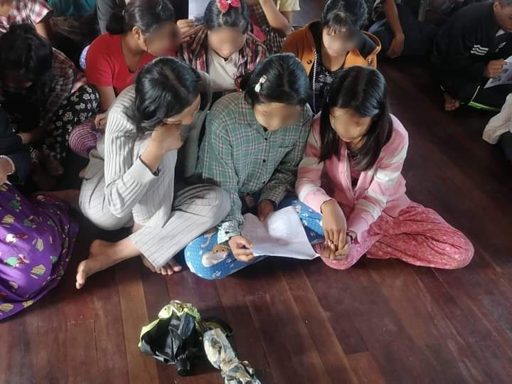 The main strike protesters &amp; students in Sagaing's #Kalay township held 648-day anti-coup protest and revolution discourse as a movement ahead of 102nd National Victory Day on Nov 16.

#VillagesBurntDownByJunta
#2022Nov16Coup
#WhatsHappeninglnMyanmar