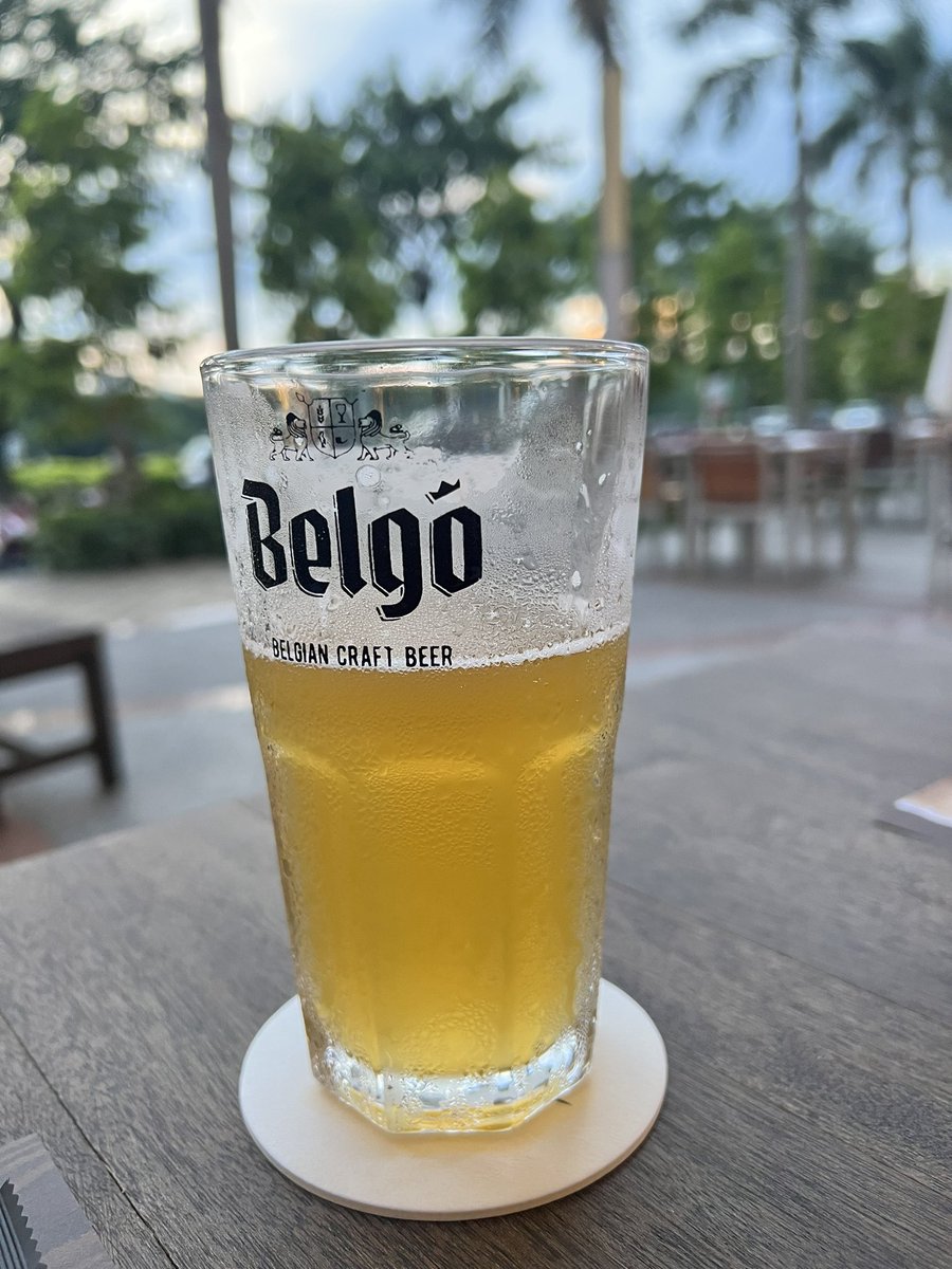 anhlaso1's tweet photo. Sunset &amp; beer https://t.co/YvXSIqwskJ