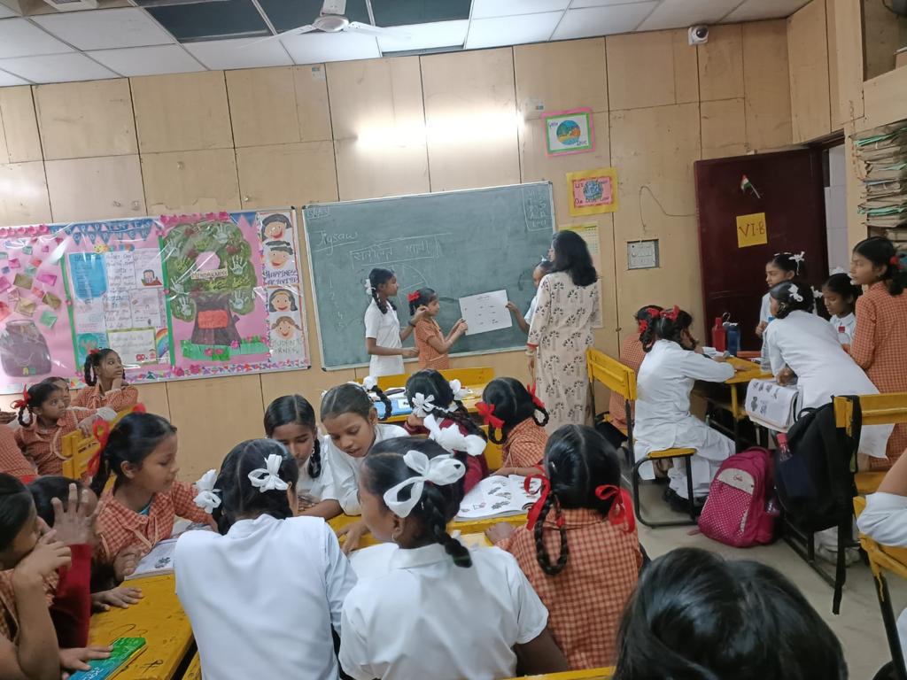 GGSSS_NRR's tweet photo. Today’s class demonstration session by our TDC using jigsaw and quick exit ticket strategies.

@NassaVanita https://t.co/kOAP9R41TX