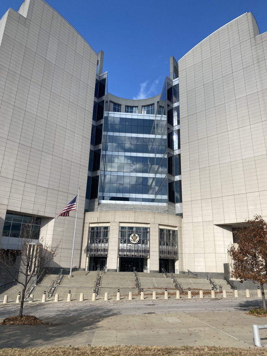 AlexanderDBurch's tweet image. Oral argument days are best. #EighthCircuit