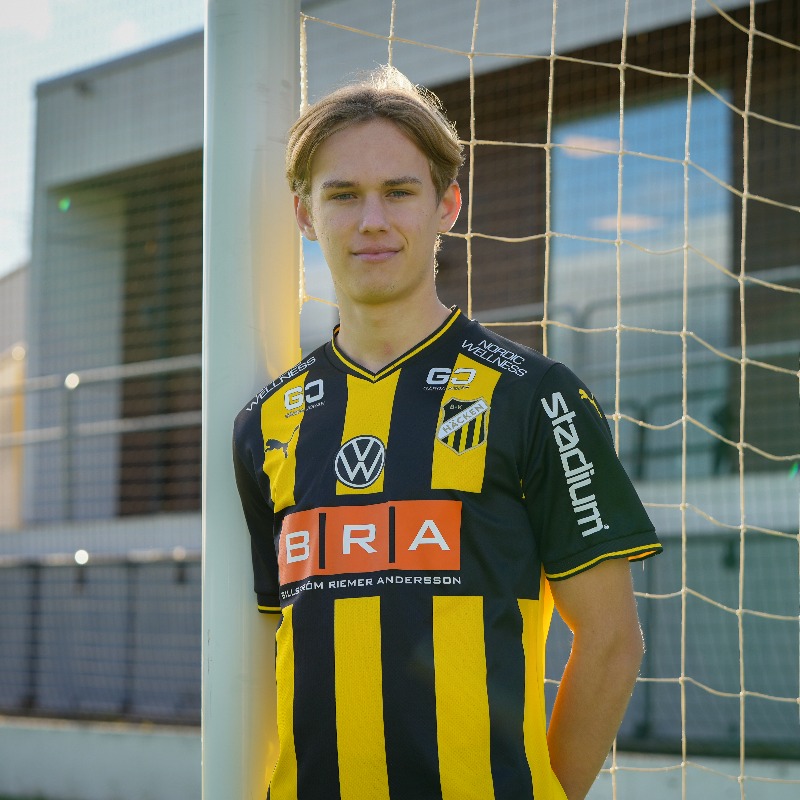 bkhackenofcl's tweet photo. 17-årig talang till A-laget – skriver på för tre år 🐝

Pontus Dahbo flyttas upp från akademin och skriver på ett treårskontrakt med BK Häcken 💛🖤

#bkhäcken