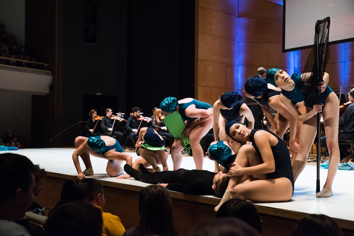 Kar štirikrat se je mladi baletnik "utopil" v Donavi in vsakič so ga morale reševati baletne kolegice. Pa še po rokah so ga nosile! Dobesedno. 😂
Za nami so 4 fantastične simfonične matineje z Okrestrom <a href="/SFilharmonija/">SFilharmonija</a> (maestro <a href="/slavenkulenovic/">Slaven</a>) v <a href="/cankarjevdom/">Cankarjev dom</a>.