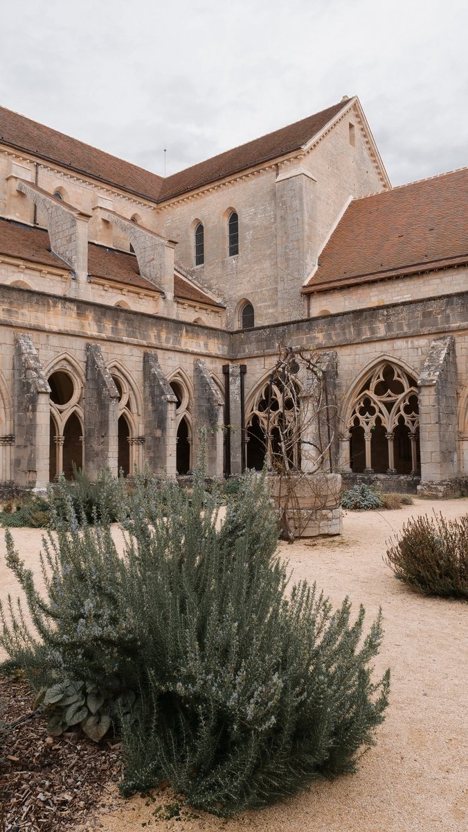 Abbaye de Noirlac tweet media