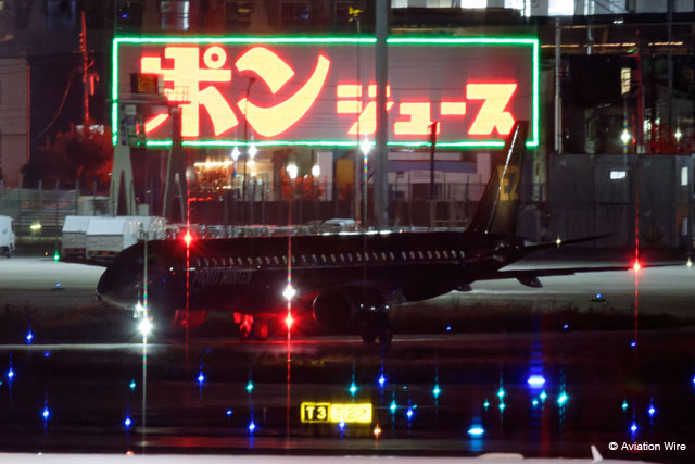 Aviation_Wire's tweet photo. E195-E2「TechLion」夜の羽田からベトナムへ アジア太平洋ツアー https://t.co/9MAfxcCTWD #E195E2 #TechLion #PRZIQ #羽田空港 @embraer https://t.co/7MpnhcZll0